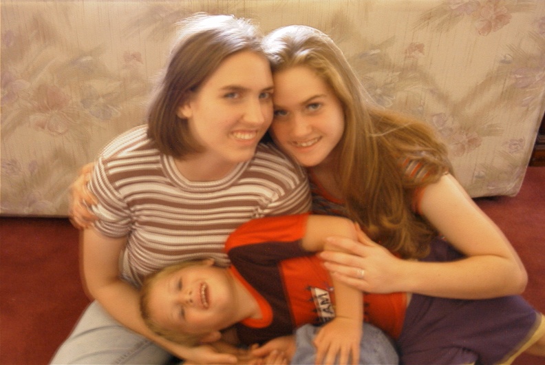Bethany, Emily, and Nephi III at the Stringham home. Stringham_Pics_118.jpg