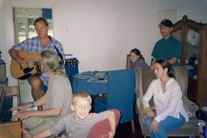 Folk singin' at the Smalleys